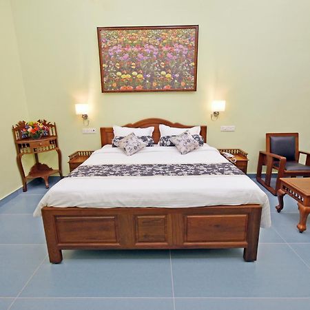 Le Colonial Suites Puducherry Buitenkant foto