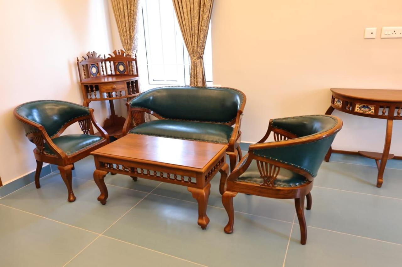 Le Colonial Suites Puducherry Buitenkant foto