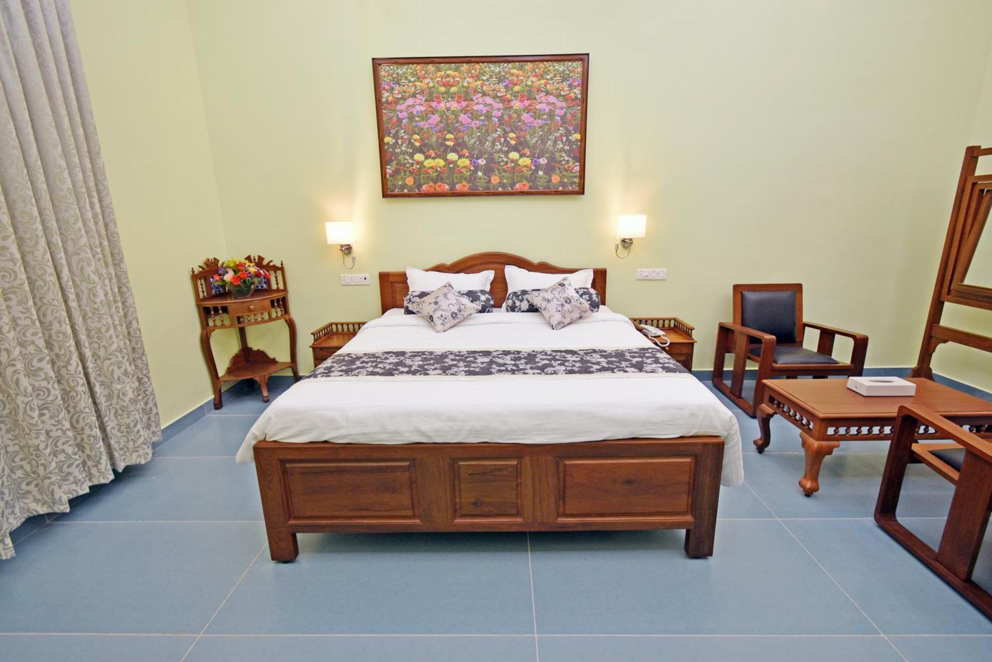 Le Colonial Suites Puducherry Buitenkant foto