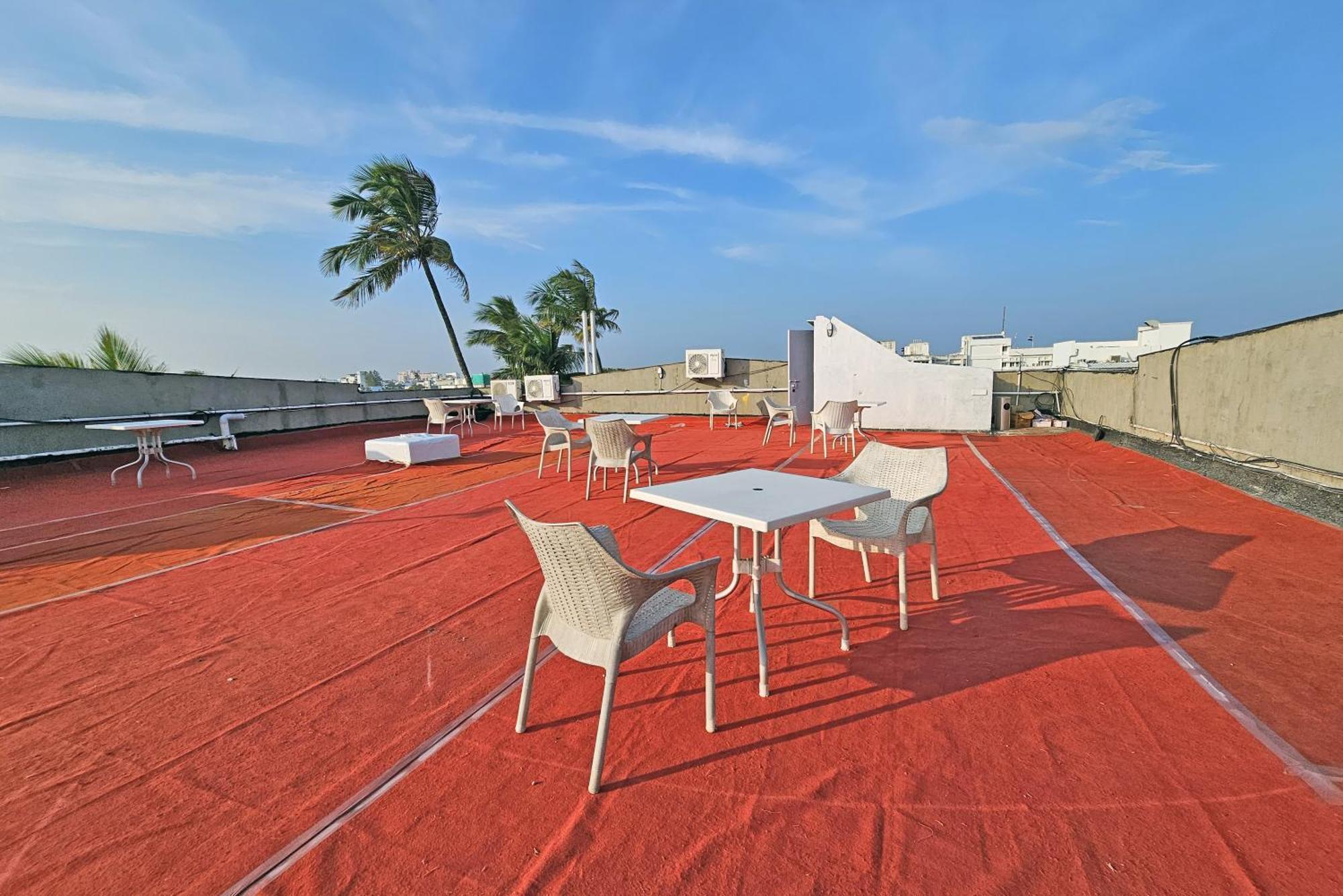 Le Colonial Suites Puducherry Buitenkant foto