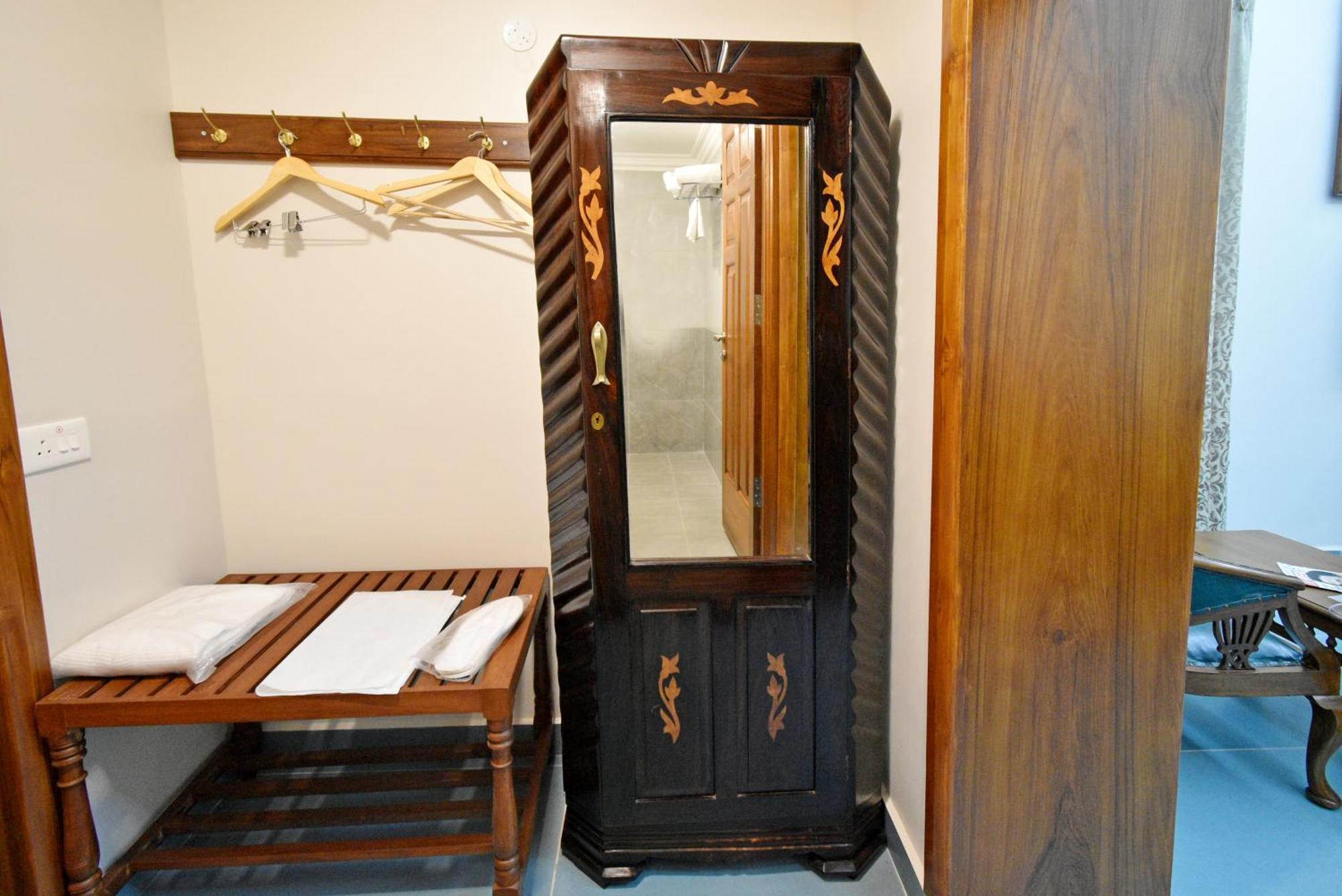 Le Colonial Suites Puducherry Buitenkant foto