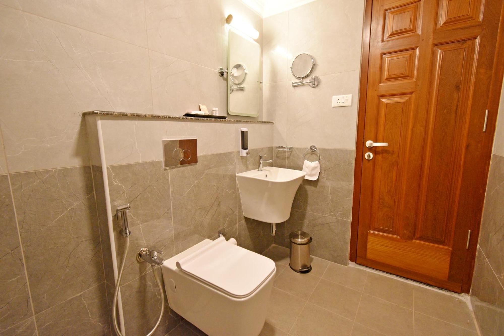 Le Colonial Suites Puducherry Buitenkant foto