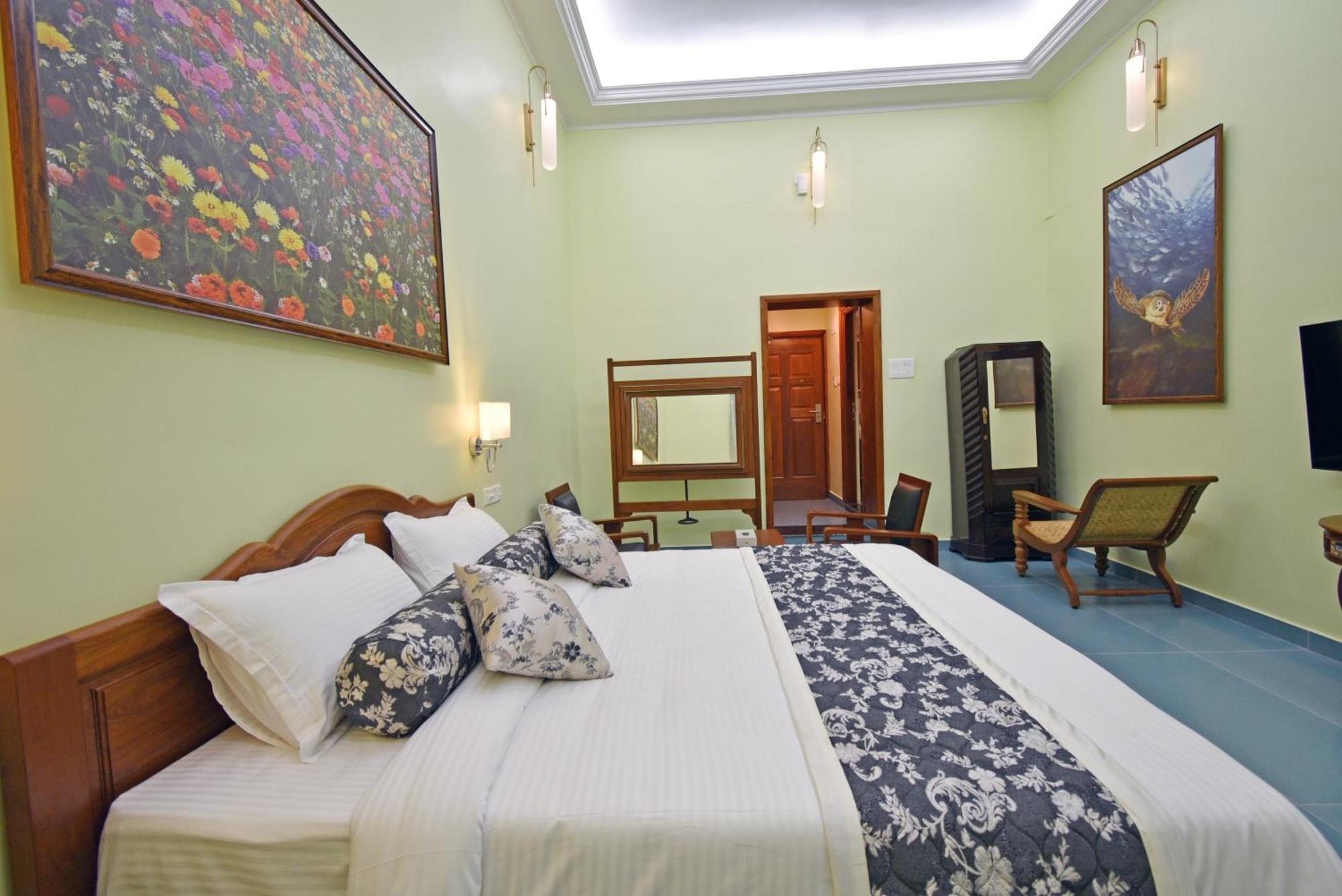 Le Colonial Suites Puducherry Buitenkant foto