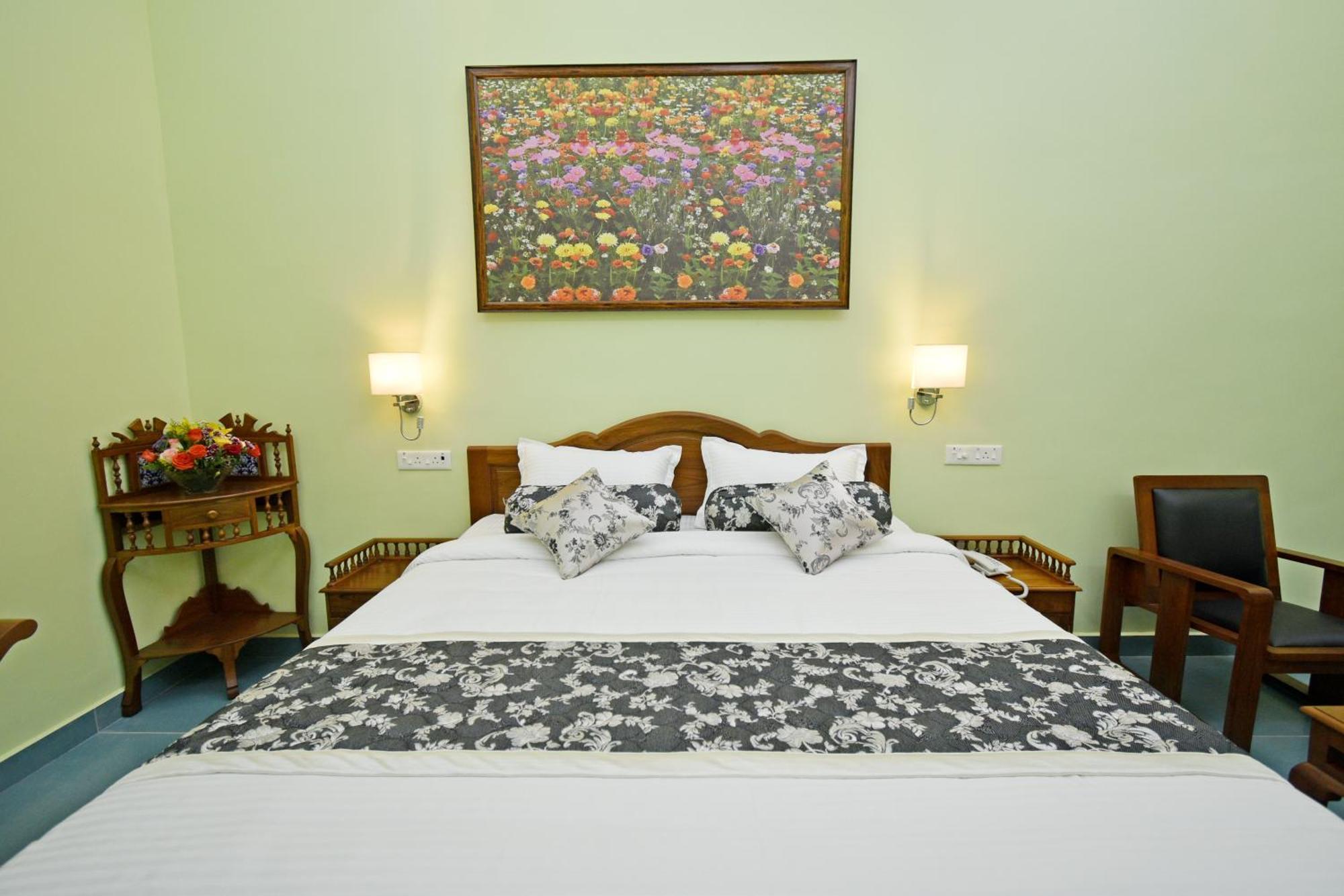 Le Colonial Suites Puducherry Buitenkant foto