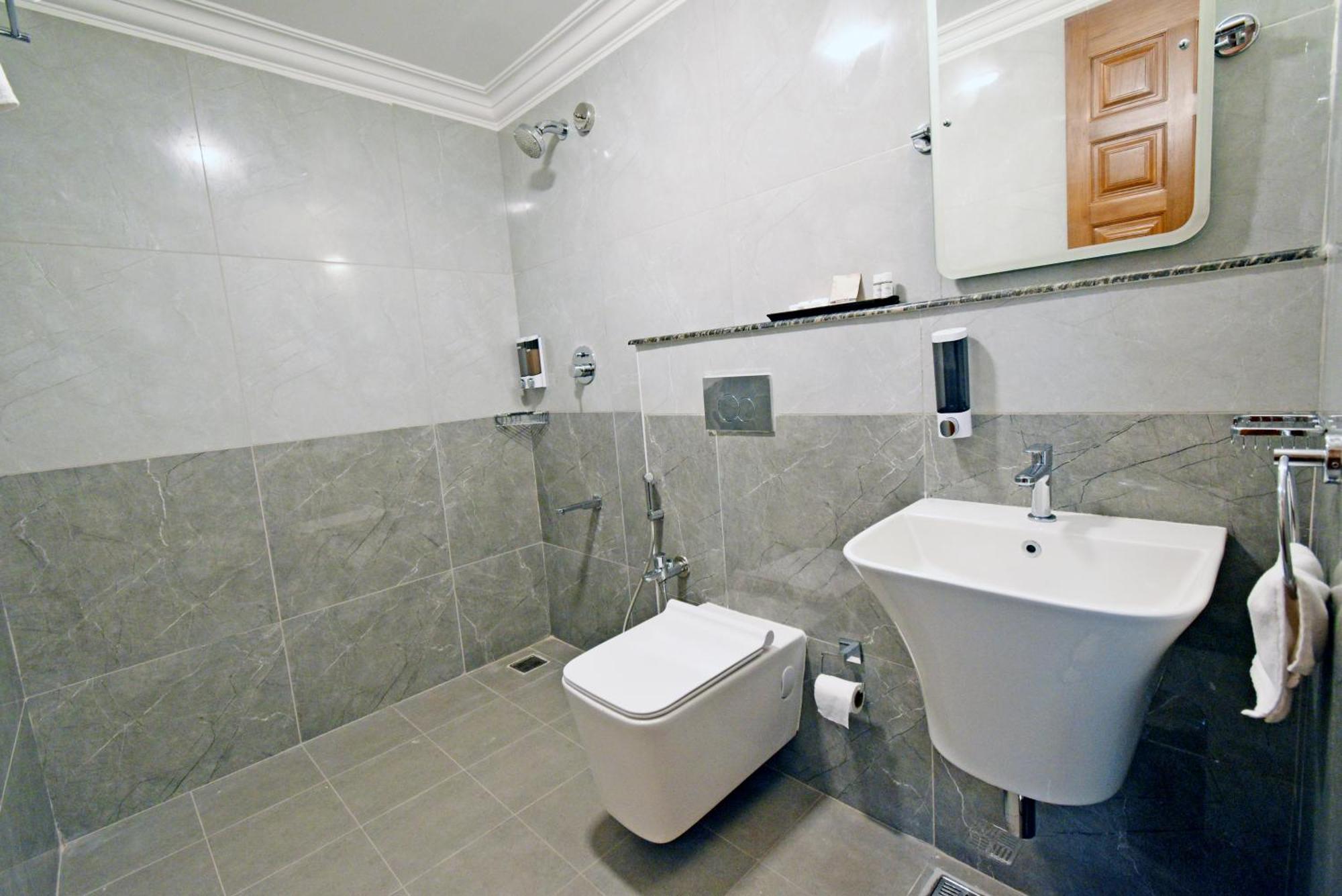 Le Colonial Suites Puducherry Buitenkant foto