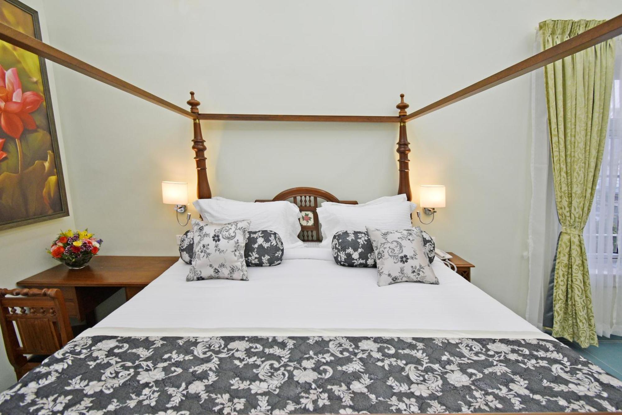 Le Colonial Suites Puducherry Buitenkant foto