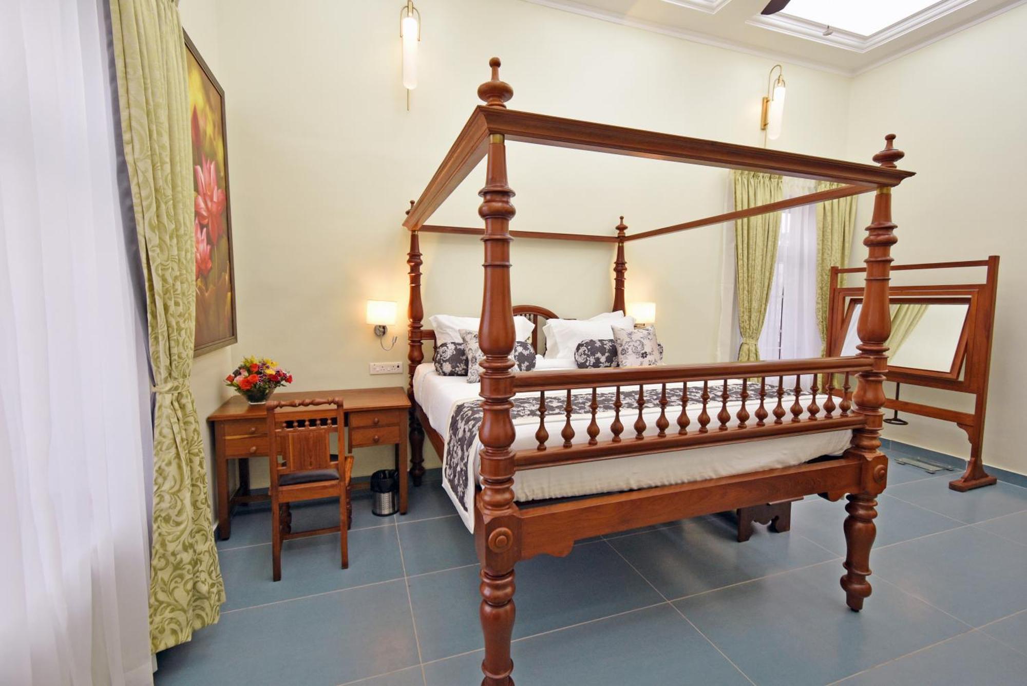 Le Colonial Suites Puducherry Buitenkant foto