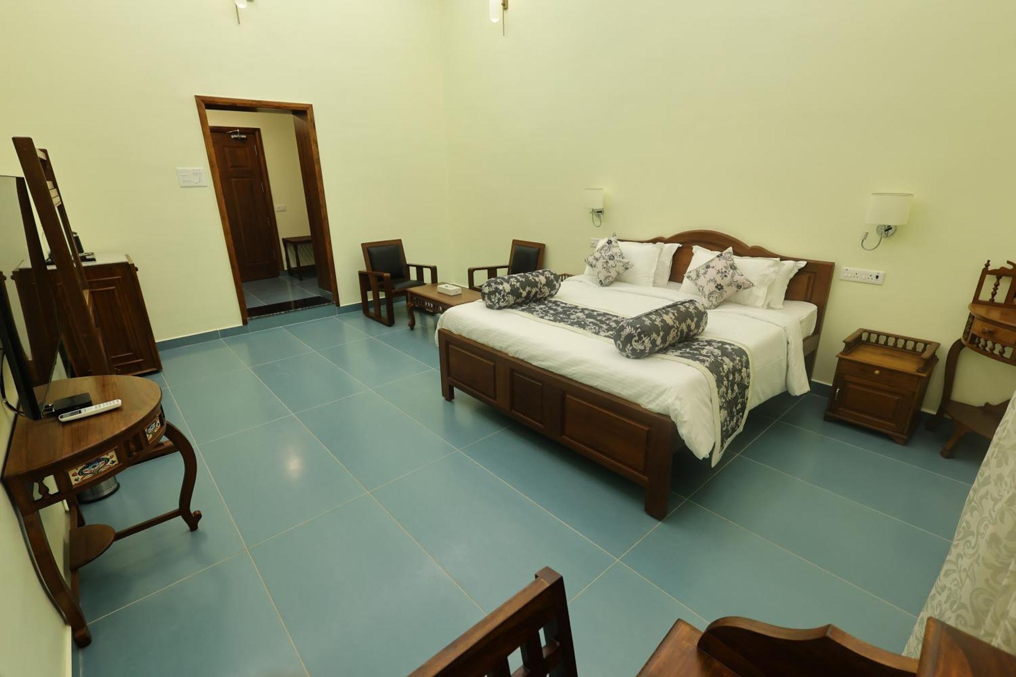 Le Colonial Suites Puducherry Buitenkant foto