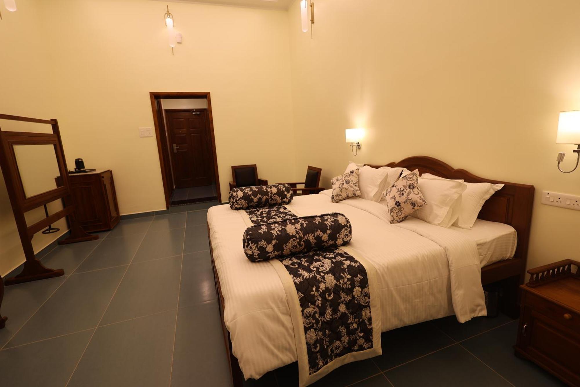 Le Colonial Suites Puducherry Buitenkant foto