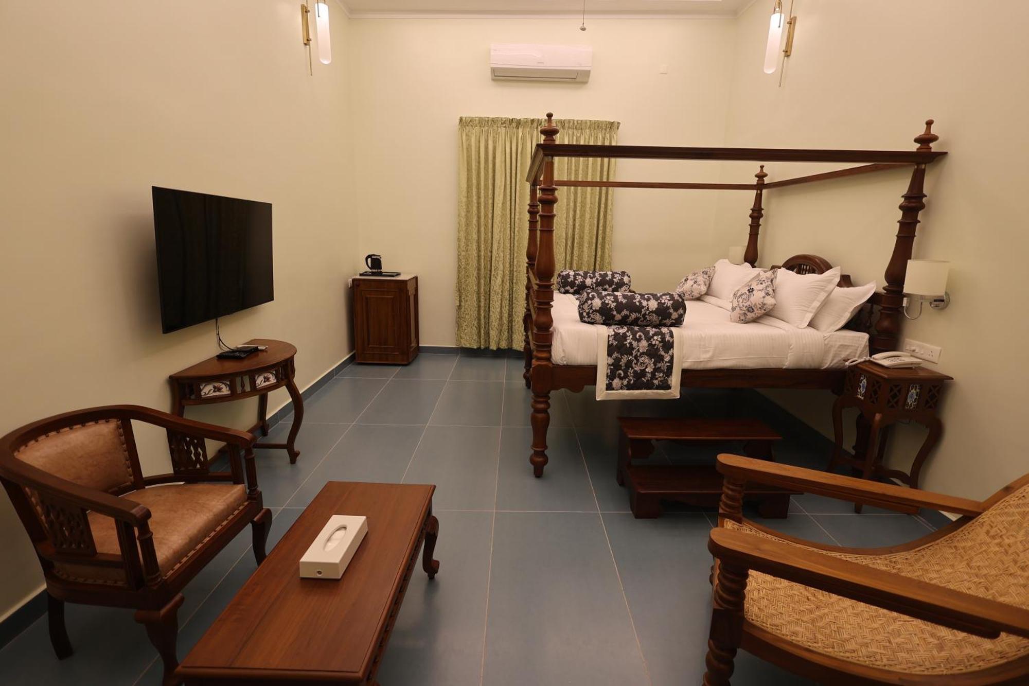 Le Colonial Suites Puducherry Buitenkant foto