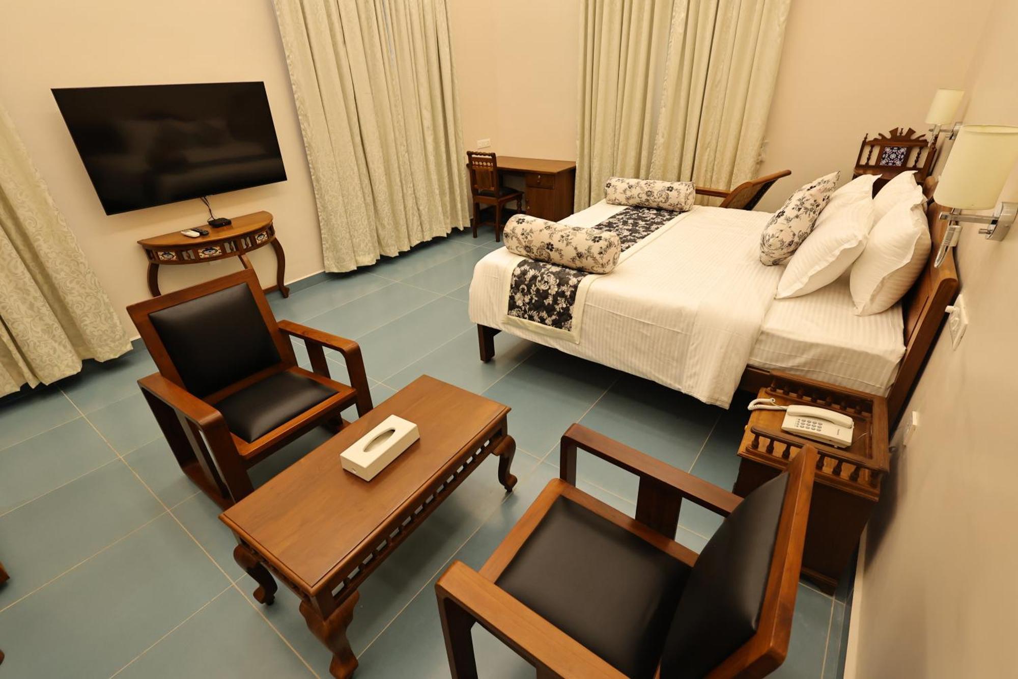 Le Colonial Suites Puducherry Buitenkant foto