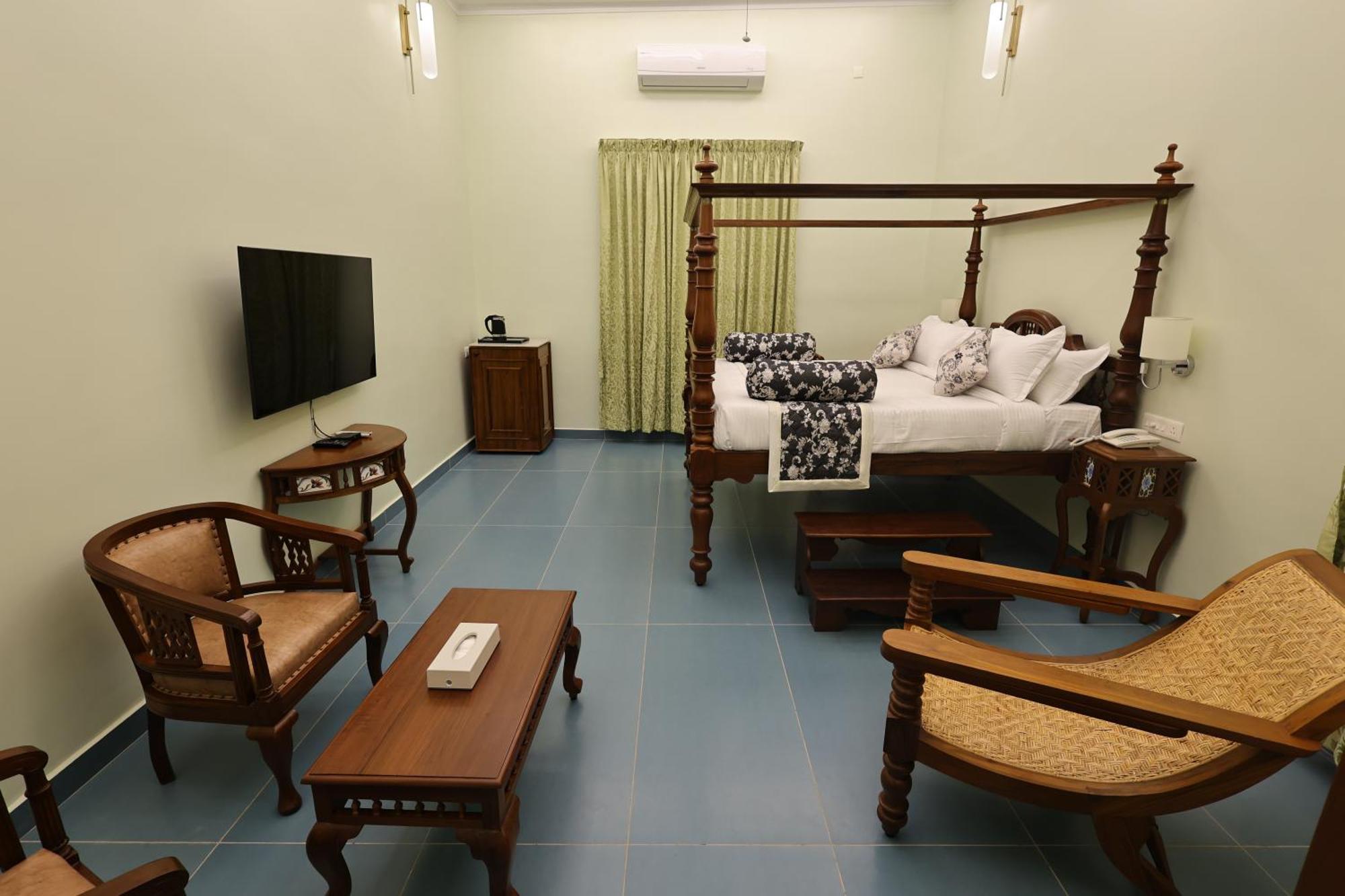 Le Colonial Suites Puducherry Buitenkant foto