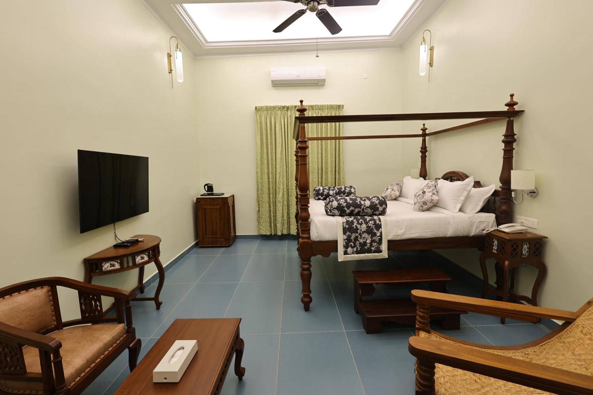 Le Colonial Suites Puducherry Buitenkant foto