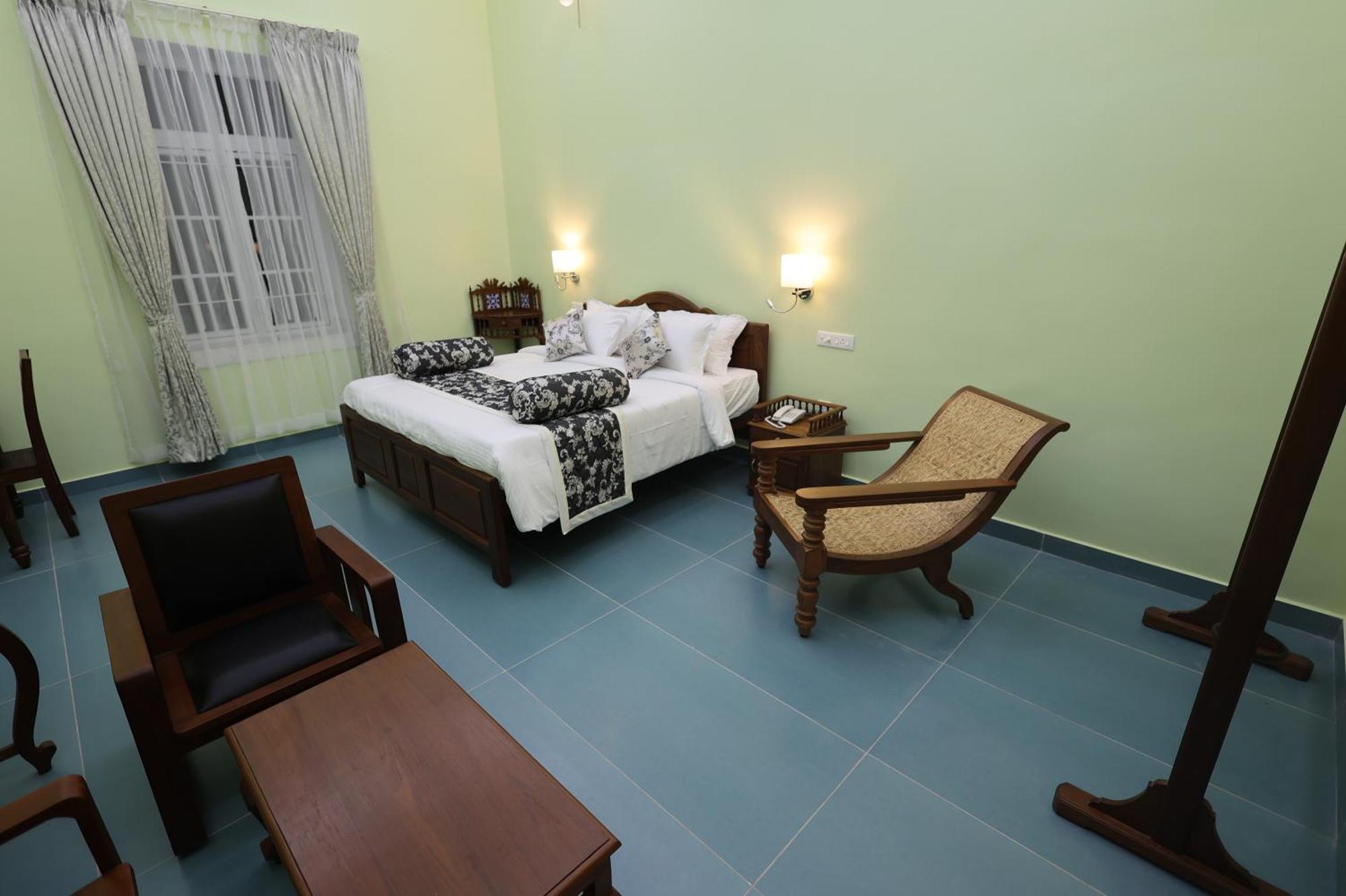 Le Colonial Suites Puducherry Buitenkant foto
