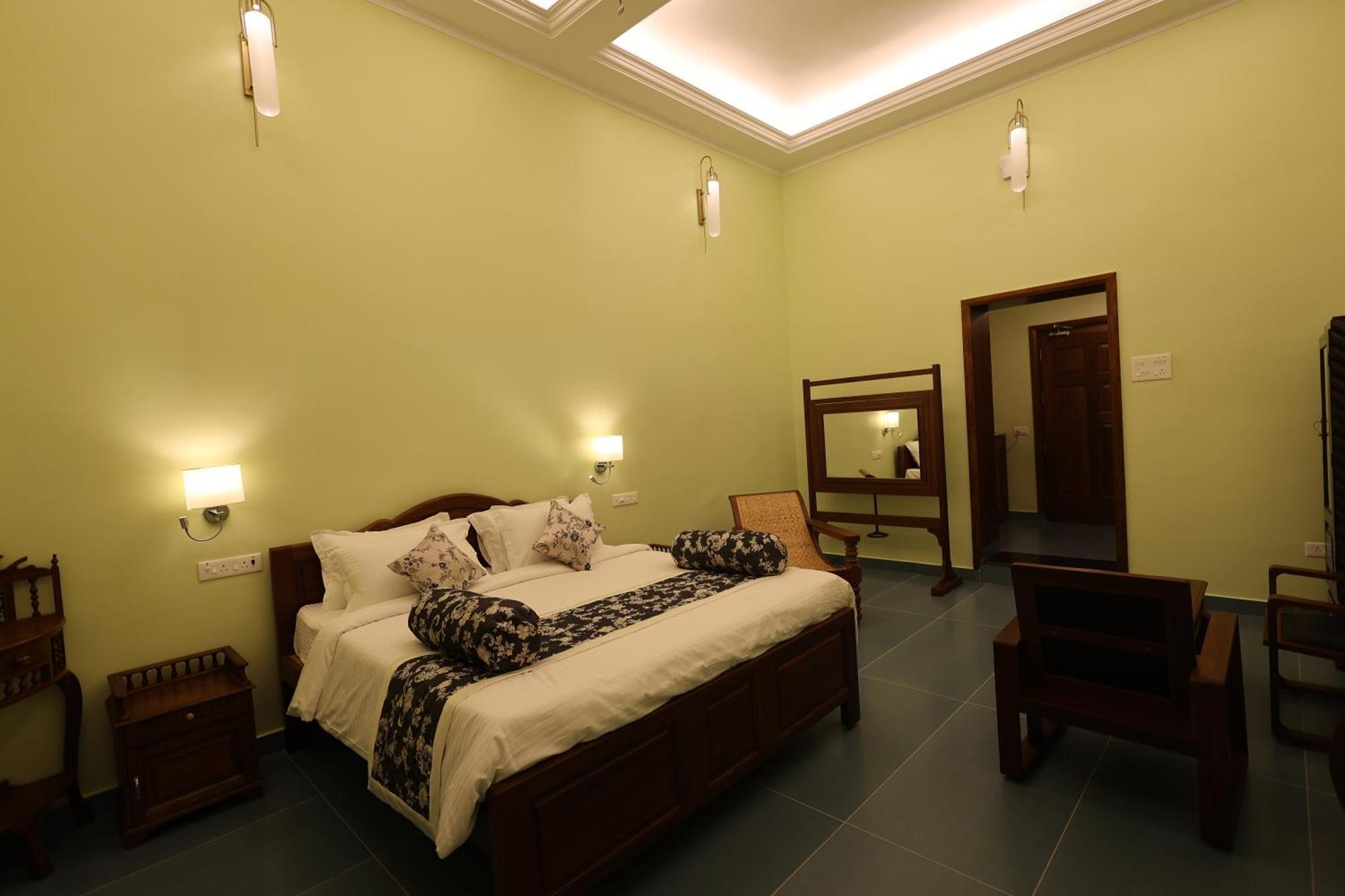 Le Colonial Suites Puducherry Buitenkant foto